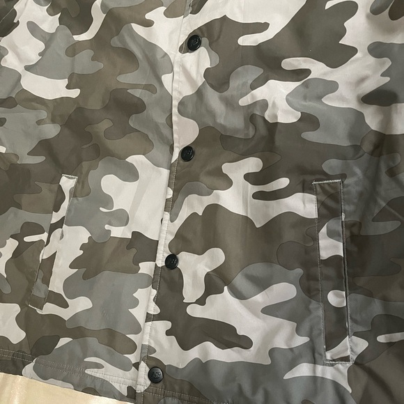 New Balance Camo Collared Windbreaker - Picture 2 of 6